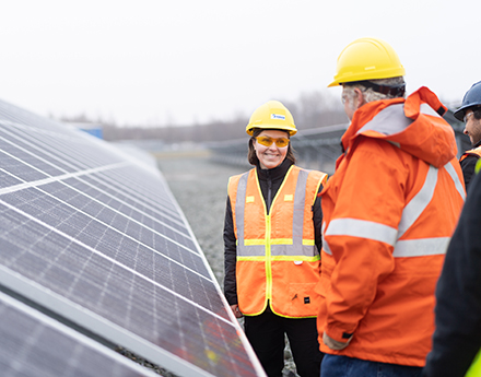 workers-by-solar-panel