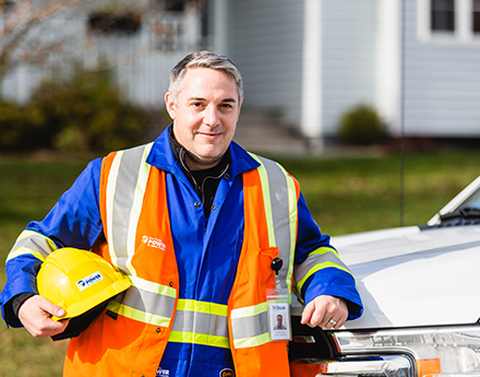 worker-in-hard-hat-safety-vest3