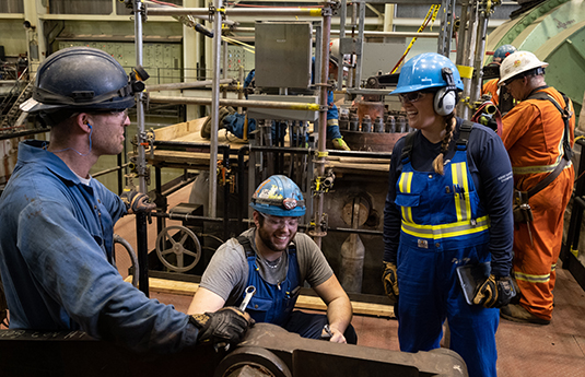 workers-in-hard-hats-goggles2