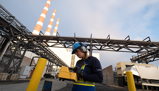 worker-in-hard-hat-goggles-inspecting5